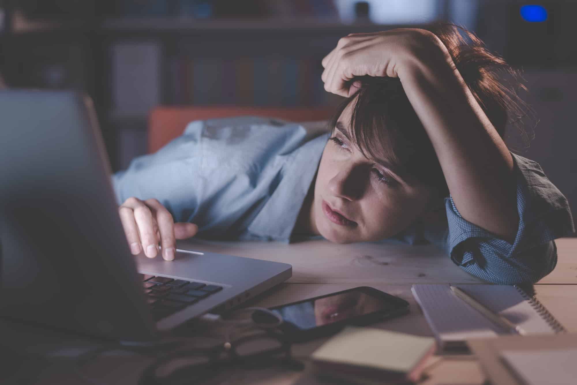 8-ways-how-sleep-deprivation-affects-your-performance-at-the-office