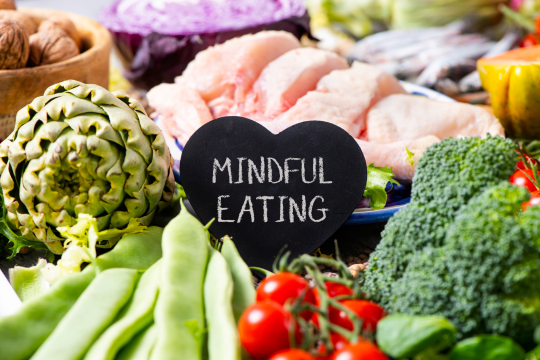 8 Expert Tips On Mindful Eating Practices For Busy Life - ManagerUp